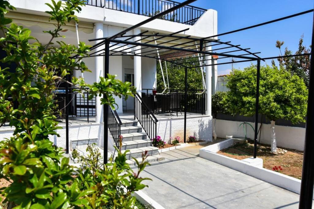Μονοκατοικία Δίπλα Στην Θάλασσα Salamis Exterior photo